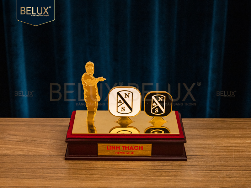 Biểu trưng thiết kế Linh Thạch&nbsp;15x12cm&nbsp;bằng đồng mạ vàng 24k thiết kế theo yêu cầu